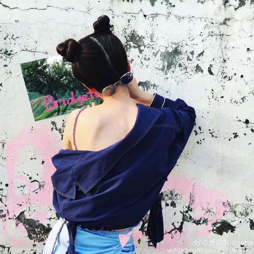 把消防服穿成露肩款,关关乔欣称和90后一样会犯错