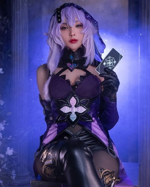 乌克兰美女cos咒术回战冥冥皮衣黑丝身材热辣