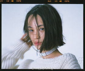 女生头像手拿花朵水原希子