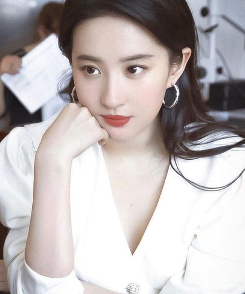 刘亦菲认真看起来真漂亮
