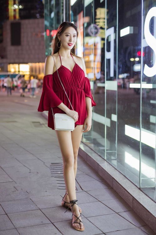 街拍性感的身材,完美的颜值