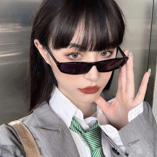 头像图片女生成熟稳重一个女人