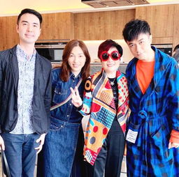 组图周慧敏与老公倪震罕见同框女神美貌依旧白到发光