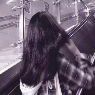 qq头像2019年女背影迷上你的背景飘飘长发