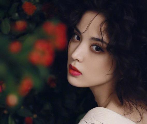 本以为热巴够仙女了,没想到被陈赫发掘的美人,五官好精致