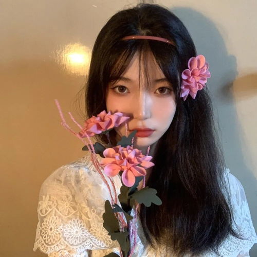 气质女头丨与其违心赔笑不如一人安静