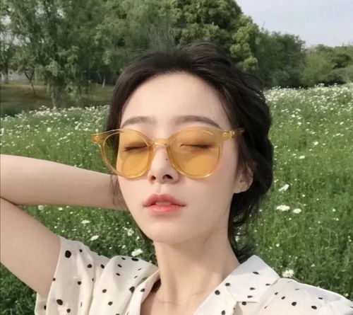 女生头像干净风格