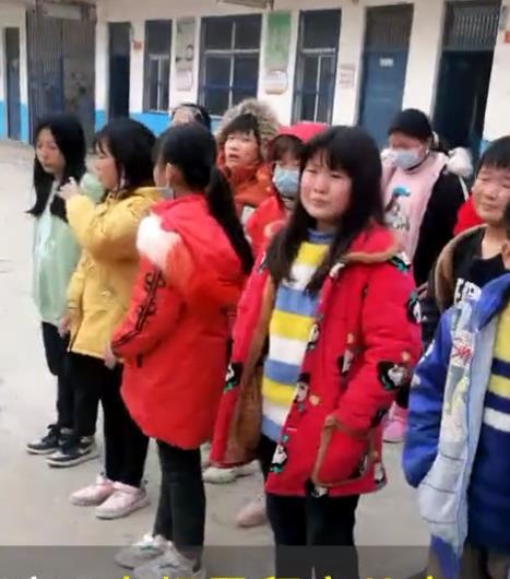 河南一女孩写作文让全班19人痛苦不已