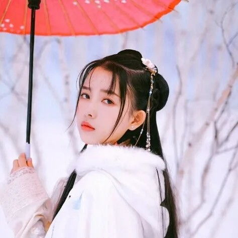 女生头像并不完美,但却自由