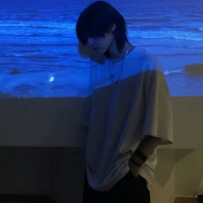 氛围感男头月亮永悬不落,爱意至死不渝