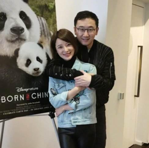 他曾向秦岚求婚4次,被拒后娶小12岁美女主持人,如今成人生赢家