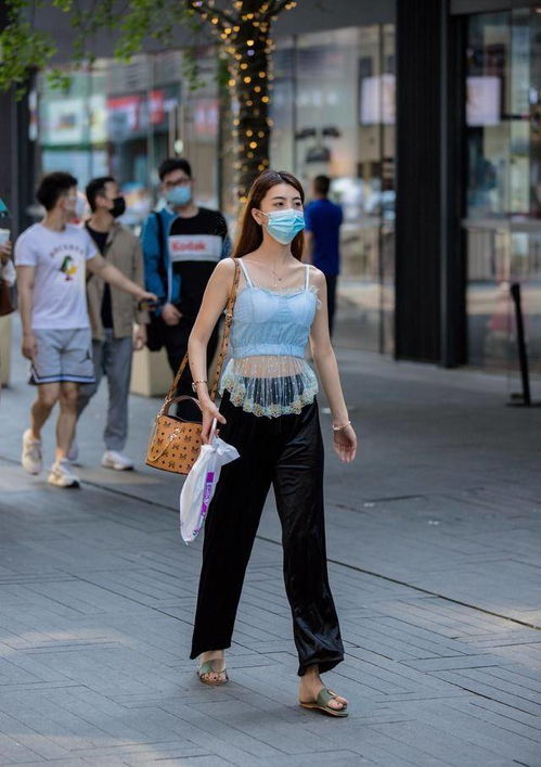 别对拖鞋嗤之以鼻拖鞋休闲随性,穿着逛街多舒服,谁穿谁知道