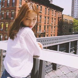 有谁知道和这个头像是情侣头像的女生头像
