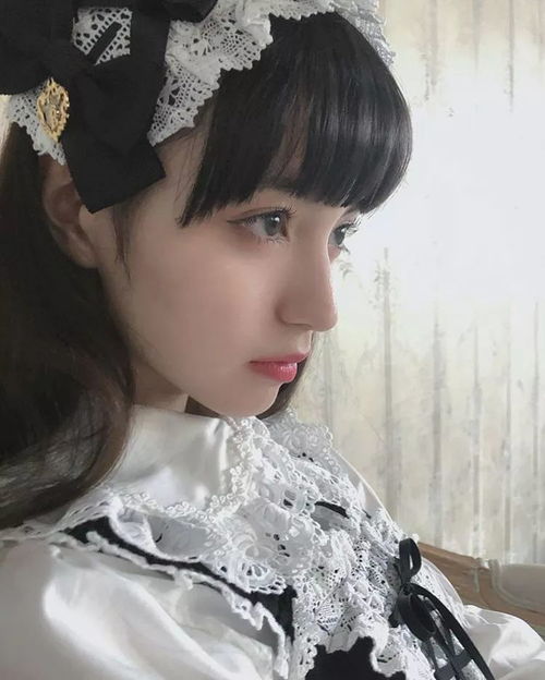日本爆红的洛丽塔美少女,真人版混血芭比,靠漫画眼成新晋宅男女神