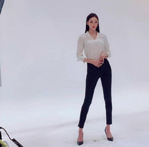 万年女二整容黑历史顶级女演员因2米长腿上热搜,网友在线柠檬......