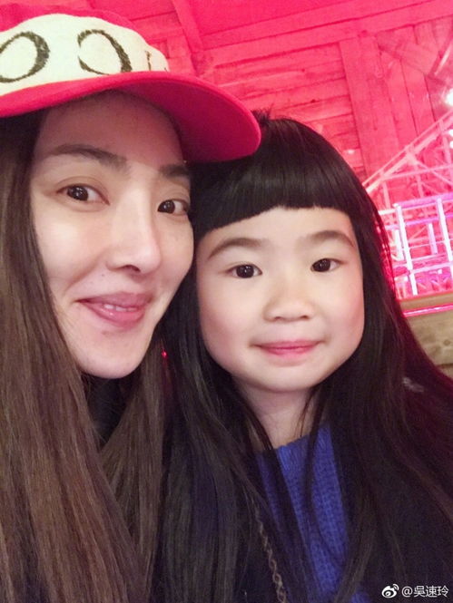 曹格女儿姐姐真的长大了脸还是包子脸腿却变成了大长腿
