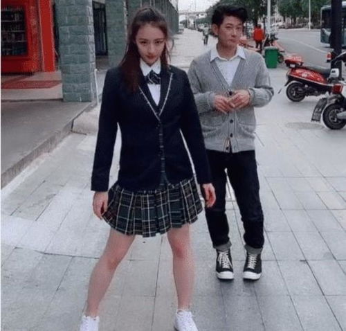 矢野浩二女儿近照,穿短裙校服热舞神似关晓彤,二人同是在校生