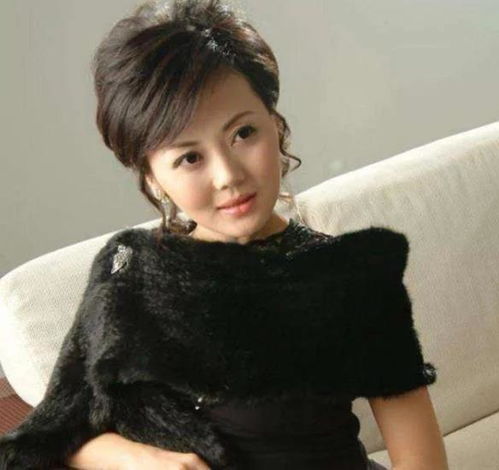 著名央视女主持,清华硕士毕业,绰号冰山美人,今43岁仍未婚