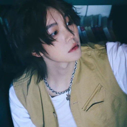 男生微胖真人侧脸头像