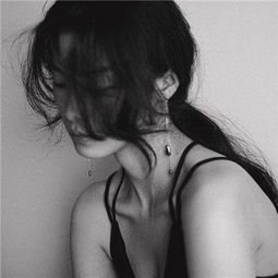 qq女生头像冷酷黑白