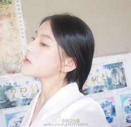 大学女生容颜神似张馨予