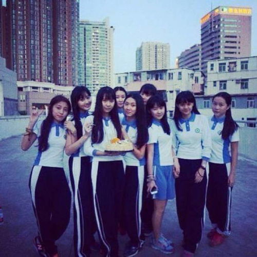 深圳人都承认最好看的衣服就是深圳学生的校服