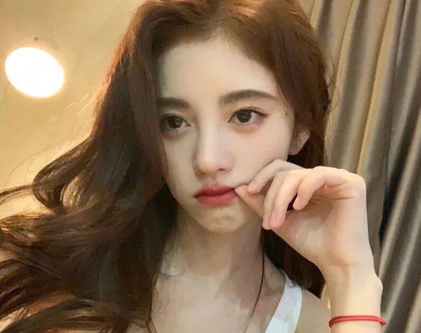 骆驼娱乐四千年美女鞠婧祎耍大牌回应被批绿茶味浓