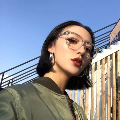 很飒的短发美女头像