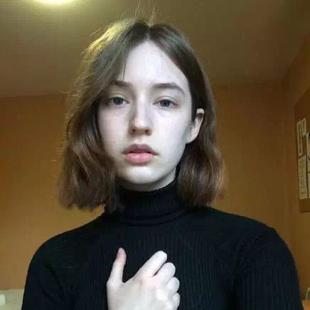 的相册短发姑娘