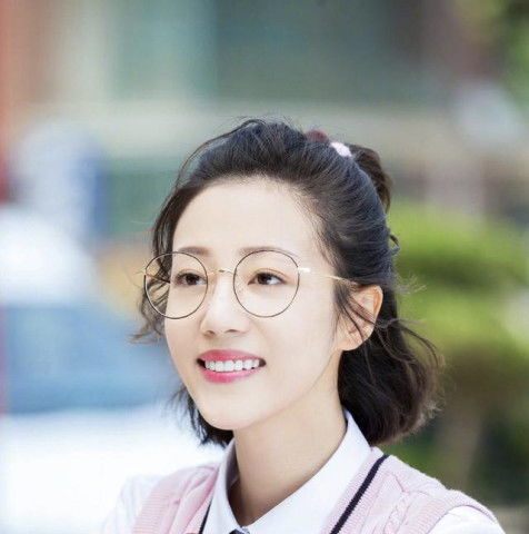 杨幂没有捧红的她现在已经解约没有问题却就是不火