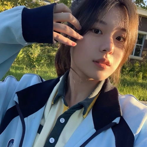 充满青春气息的少女头像