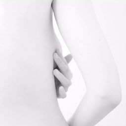 日本女摄影师镜头下的佛系摄影清心寡欲的少女人体优雅