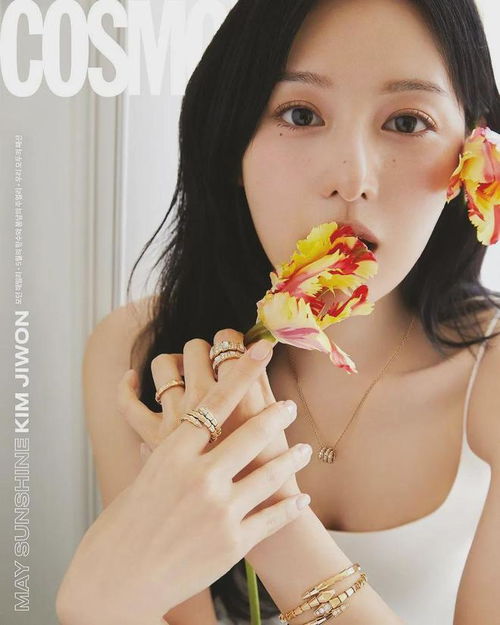 热门韩剧眼泪女王女主金智媛,封面写真