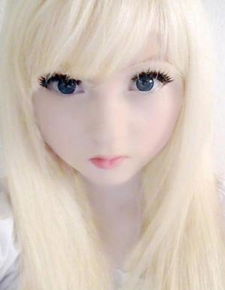英国15岁白化病女孩维纳斯巴勒莫似充气娃娃走红成宅男女神