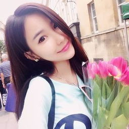 情侣头像一男一女手捧花