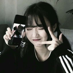 拿手机挡脸的女生头像