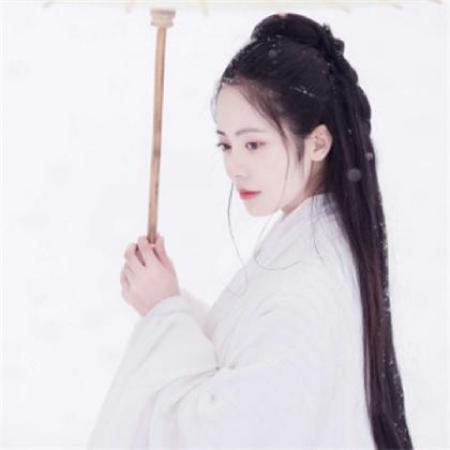好看的微信古风头像女,手拿桃花冷艳无比