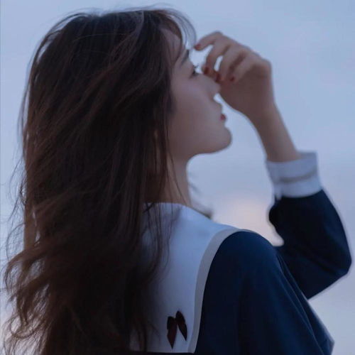 伤感女生头像即使一个人,也要过的开心
