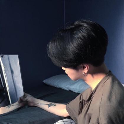 动漫头像伤感孤独颓废