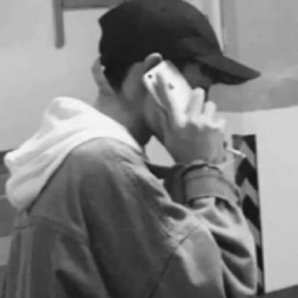 伤感的男生头像,一共12张黑白色的占多半