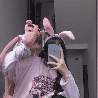 女头图片拿手机挡脸用手机挡着脸的qq女头