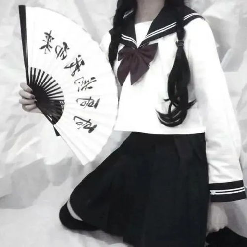 jk女生头像你是踩碎星光落入我梦境的一袋幻想