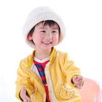 黄衣服小女孩戴帽子头像微信头像图片大全