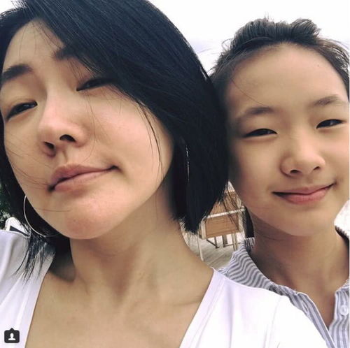 小s大女儿与闺蜜聚餐,分享合照引妈妈徐熙娣秒留言,网友亲妈