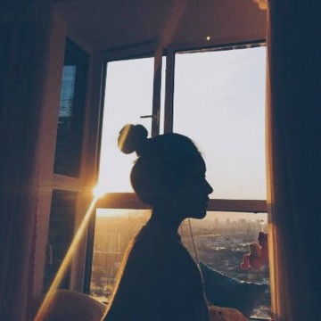 女生影子头像图片一个人影子唯美图片