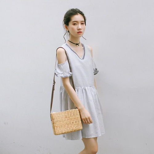 复古感的花花裙轻松打造女人的慵懒浪漫美
