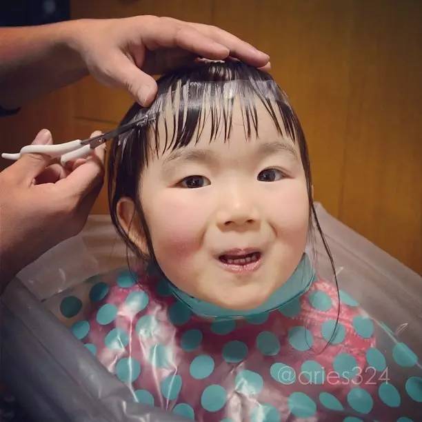 四岁小女孩凭借她的丑萌火遍全世界,你就是我想要的傻丫头