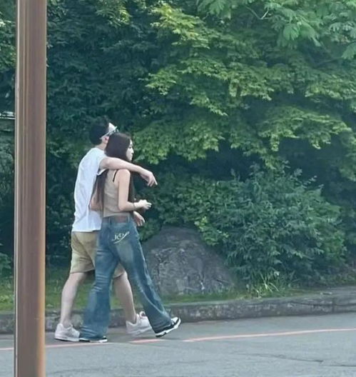 黄一鸣回应孩子像爷父亲节让女儿隔空喊爸,称不会告王思聪