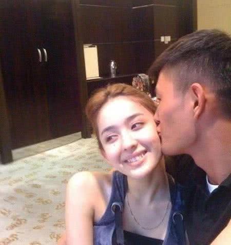 娜扎前男友承认发布视频,被3位前任曝亲密照,网友吐槽她眼光差