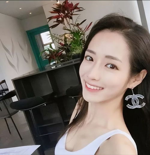 男子手机接到车子异常震动提醒,结果找到车发现是妻子玩车震